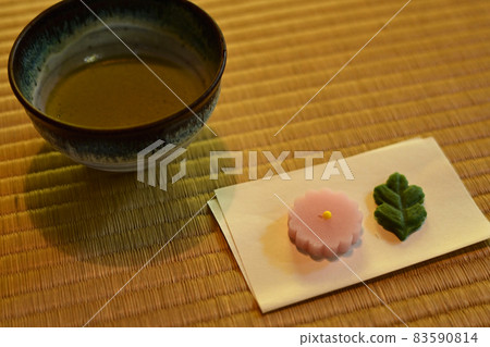 Japanese sweets and tea Japanese sweets and tea 83590814