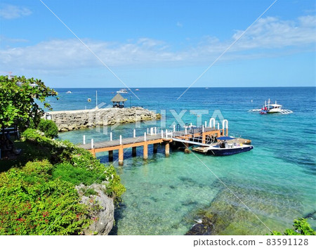 Blue Ocean with Snorkeling Boat 83591128
