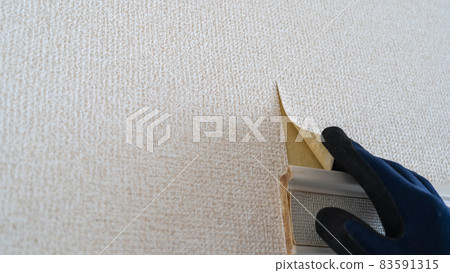The white wallpaper comes off. Worker to repair. The white wallpaper comes off. Worker to repair. 83591315