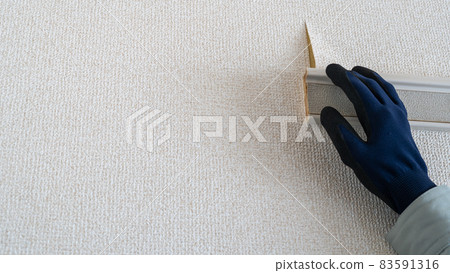 The white wallpaper comes off. Worker to repair. The white wallpaper comes off. Worker to repair. 83591316