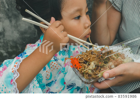 child, whelp, younger 83591986