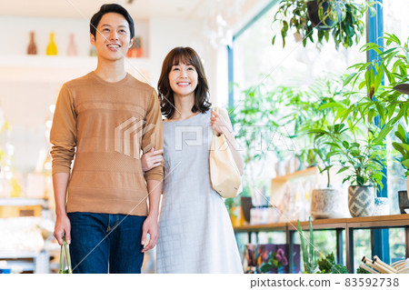Couples, couples, shopping, shopping lifestyle Couples, couples, shopping, shopping lifestyle 83592738