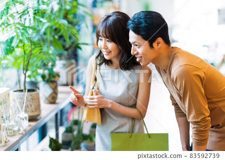 情侶，情侶，購物，購物生活方式 83592739
