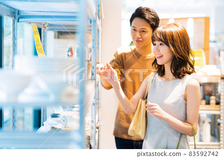 Couples, couples, shopping, shopping lifestyle Couples, couples, shopping, shopping lifestyle 83592742