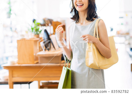 Women shopping shopping shopping mall Women shopping shopping shopping mall 83592782