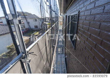 Scaffolding at the remodeling site 83593079