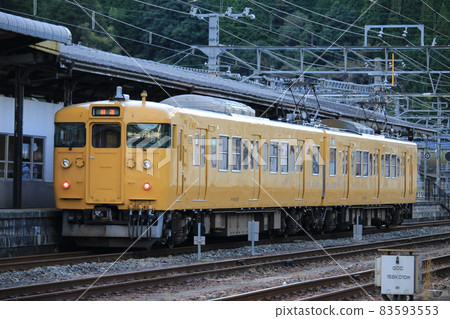 [JR West] Hakubi Line 115 series 83593553