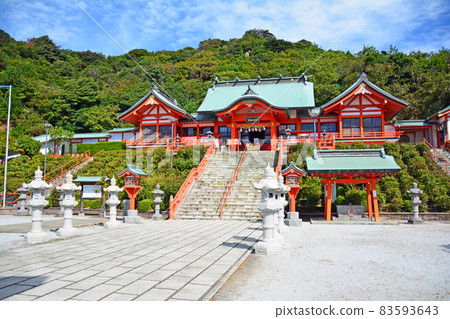 Fukutoku Inari Shrine precincts and vermilion-painted shrine in Shimonoseki City, Yamaguchi Prefecture Fukutoku Inari Shrine precincts and vermilion-painted shrine in Shimonoseki City, Yamaguchi Prefecture 83593643