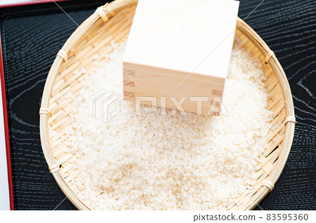 New white rice and wooden box 83595360