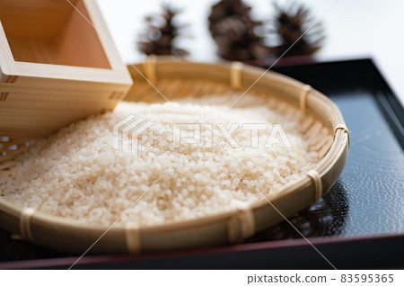 新白米和木箱 新白米和木箱 83595365