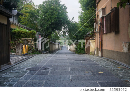 Nene no Michi in the early morning when there are no tourists in famous sightseeing spots in Kyoto Nene no Michi in the early morning when there are no tourists in famous sightseeing spots in Kyoto 83595952