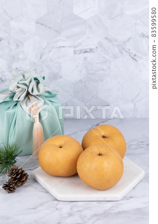 premium pear, typical holiday gift in Korea 83599580