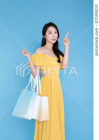 shopping event concept, beautiful Korean Asian woman with shopping bag shopping event concept, beautiful Korean Asian woman with shopping bag 83599810