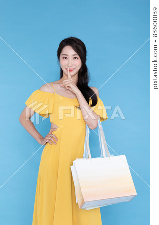 shopping event concept, beautiful Korean Asian woman with shopping bag shopping event concept, beautiful Korean Asian woman with shopping bag 83600039