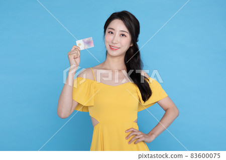 shopping event concept, beautiful Korean Asian woman with credit card 83600075