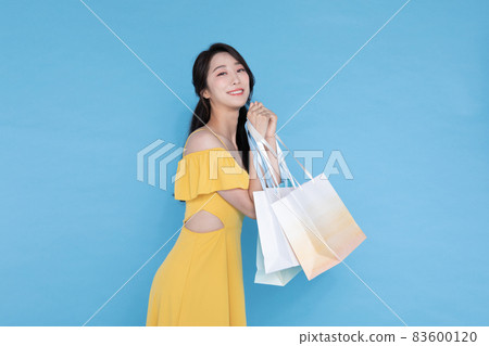 shopping event concept, beautiful Korean Asian woman with shopping bag shopping event concept, beautiful Korean Asian woman with shopping bag 83600120