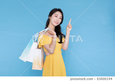 shopping event concept, beautiful Korean Asian woman with shopping bag shopping event concept, beautiful Korean Asian woman with shopping bag 83600144