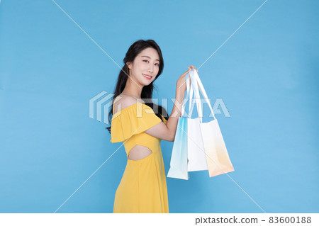 shopping event concept, beautiful Korean Asian woman with shopping bag shopping event concept, beautiful Korean Asian woman with shopping bag 83600188