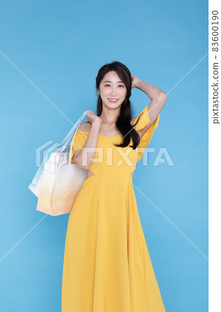 shopping event concept, beautiful Korean Asian woman with shopping bag shopping event concept, beautiful Korean Asian woman with shopping bag 83600190