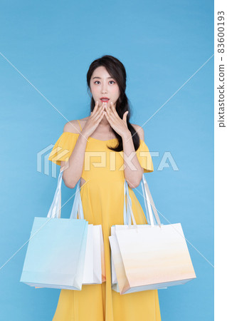 shopping event concept, beautiful Korean Asian woman with shopping bag shopping event concept, beautiful Korean Asian woman with shopping bag 83600193