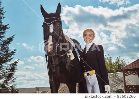 woman jockey with his horse 83602266