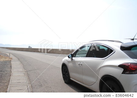 A car running along the coastline Citroen 83604642