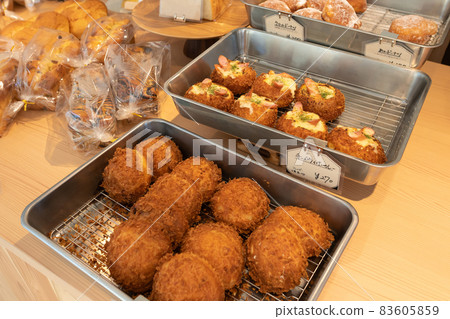 Freshly baked bread 83605859