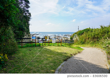 荒崎公園(神奈川縣橫須賀市荒崎海灘)的釣魚和岩岸遊樂活動 荒崎公園(神奈川縣橫須賀市荒崎海灘)的釣魚和岩岸遊樂活動 83606500