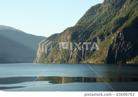 從遊輪上欣賞內羅伊峽灣的風景 從遊輪上欣賞內羅伊峽灣的風景 83606702