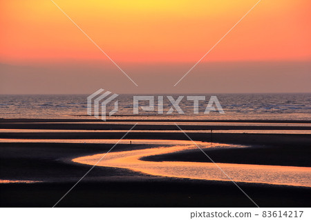 黃昏時分的瑪塔瑪海岸 黃昏時分的瑪塔瑪海岸 83614217