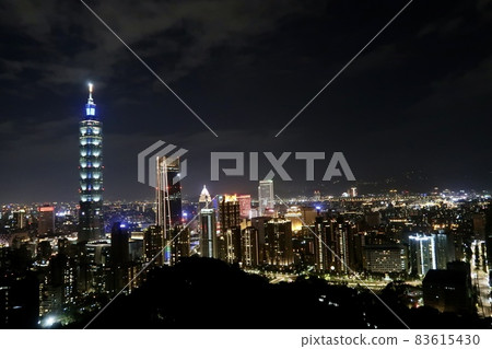 [Taiwan] Night view from Elephant Mountain 83615430