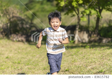 4-year-old boy running around the lawn 83615782