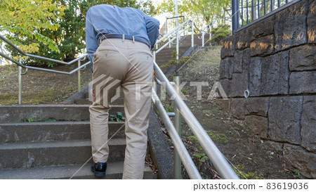 Image of a man with knee pain and shortness of breath on the stairs 83619036