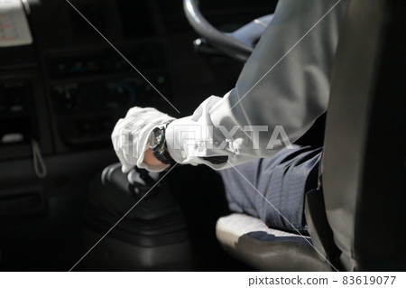 Image of minibus driver's seat 83619077