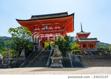 清水寺、京都市仁王門和西門 83620197