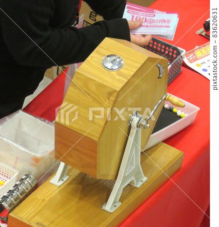 Garapon drawing machine Garapon drawing machine 83620631