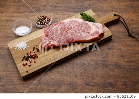 Domestic Japanese black beef sirloin steak 83621109