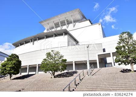 滋賀縣大津市滋賀縣藝術劇院琵琶湖大廳和藍天 83624274