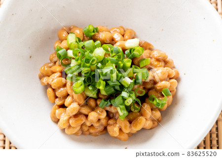 Natto (condiment is green onion). Natto (condiment is green onion). 83625520
