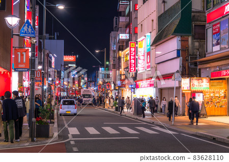 《埼玉縣》大宮車站前廣場,城市夜景 《埼玉縣》大宮車站前廣場,城市夜景 83628110
