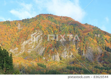 Autumn in Akiyama-go Kinshu Nunoiwa distant view Autumn in Akiyama-go Kinshu Nunoiwa distant view 83628544