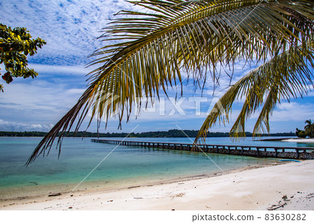 Beautiful tropical island koh Kham, white sand beach with volcanic rocks, near koh Mak, Trat 83630282