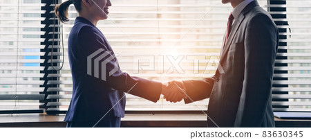 日本企業集團握手 83630345
