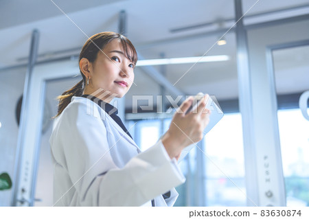 A lady in white A lady in white 83630874