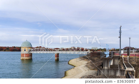 Scenery with the first intake tower and spillway gate [Lake Tama / Murayama Reservoir] / Higashiyamato, Tokyo 83630897
