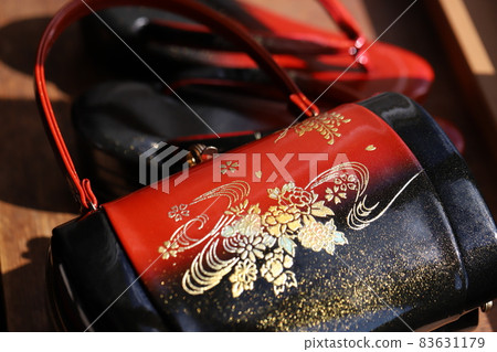 紅黑日式手袋及涼鞋配件； 83631179