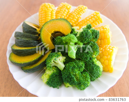 Warm vegetables 83631763