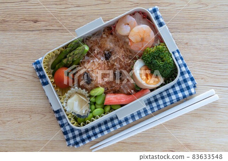 Toy poodle rice and shrimp, asparagus, edamame lunch (wood grain) Toy poodle rice and shrimp, asparagus, edamame lunch (wood grain) 83633548