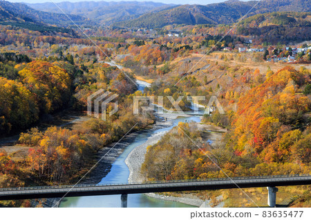 Autumn Yubari River seen from the Shuparo Dam embankment in Yubari City, Hokkaido [October] 83635477