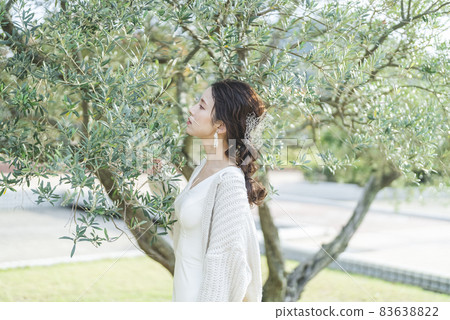 穿著婚禮禮服的新娘 83638822